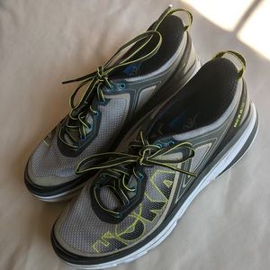 Hoka One One Bondi 4